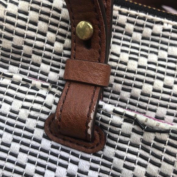 Fossil Crossbody with Removable Strap - Picture 4 of 8